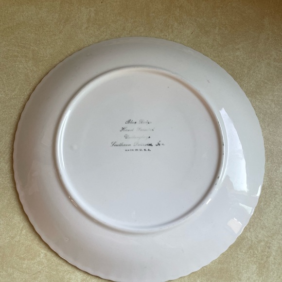 Blue Ridge Southern Pottery Floral 
Hand Painted Dinner Plate 10.25"
RARE - Picture 5 of 5